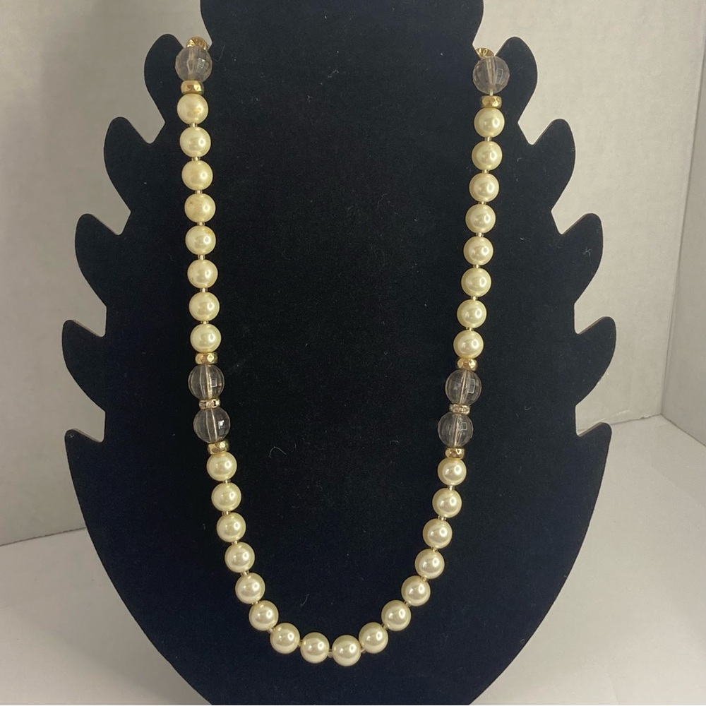 VINTAGE AVON FAUX PEARL NECKLACE